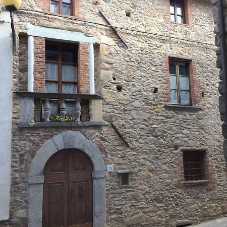 Attic With Balcony At Del Capo Bauernhof Capannori