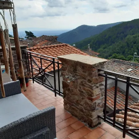 Attic With Balcony At Del Capo Bauernhof Capannori